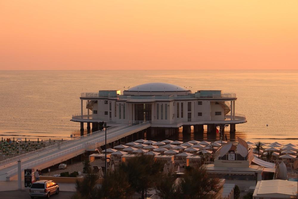 Hotel Cristallo Сенигаллия Экстерьер фото