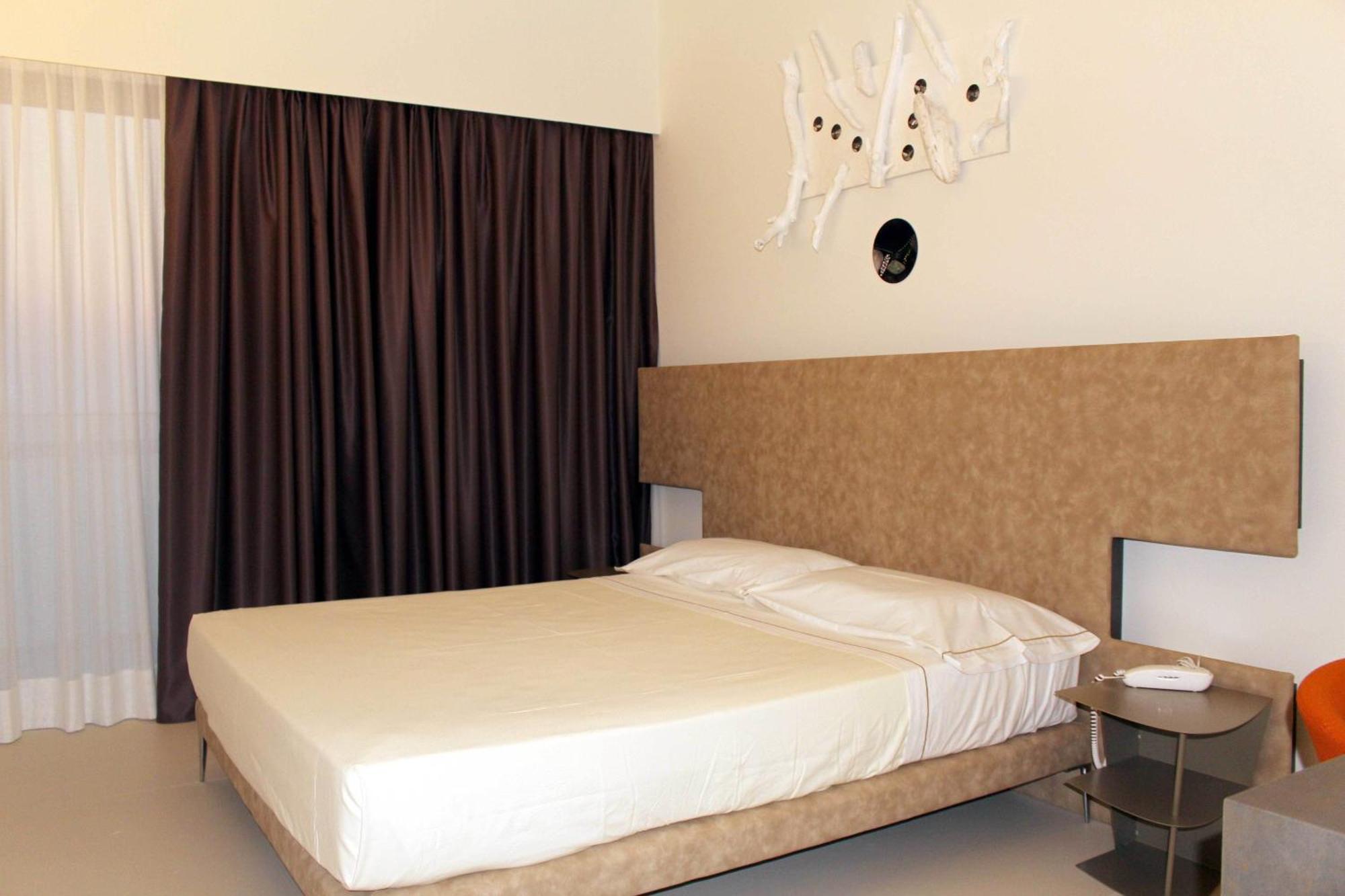 Hotel Cristallo Сенигаллия Номер фото