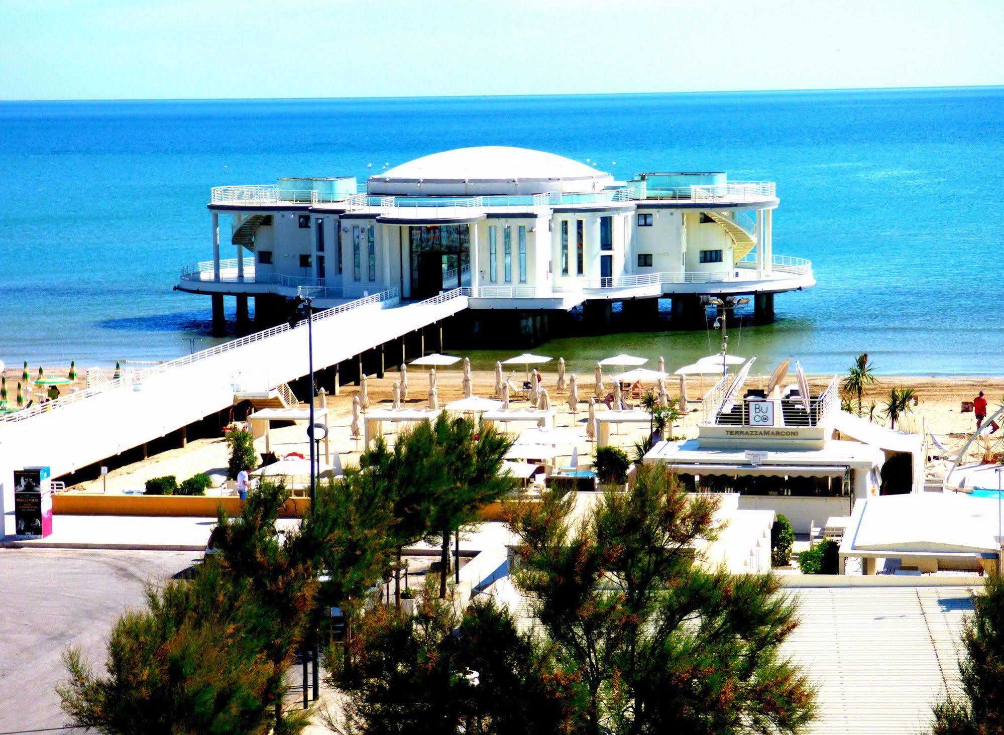 Hotel Cristallo Сенигаллия Экстерьер фото